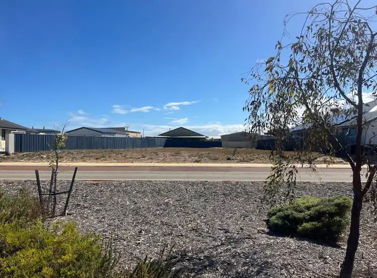 36 Dryandra Boulevard
