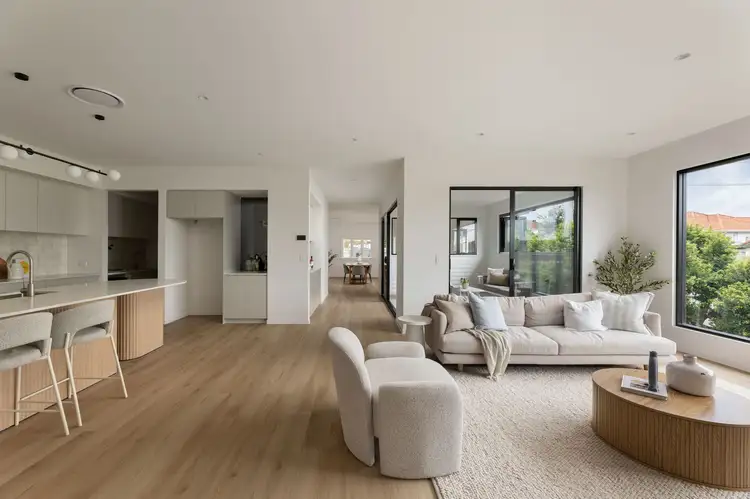 19 Lamrock Street, Holland Park West QLD 4121
