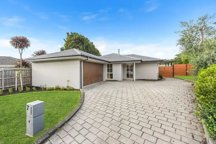 7 Pembroke Court, Berwick VIC 3806