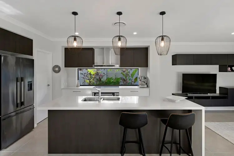 49 Amalfi Drive, Isle of Capri QLD 4217