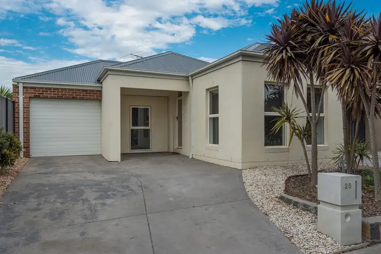 25 Highbury Circuit, Craigieburn VIC 3064