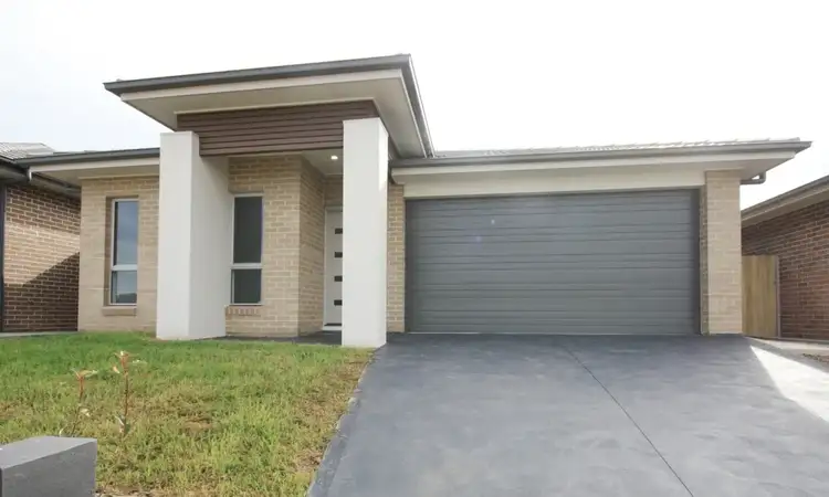 8 Mawer Street, Oran Park NSW 2570