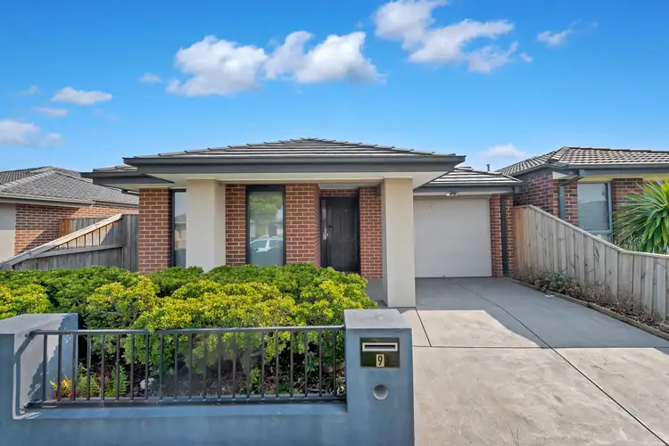 9 Maywood Street, Pakenham VIC 3810