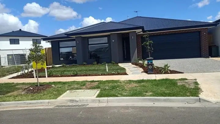 19 CLOVERTREE Street, Tarneit VIC 3029