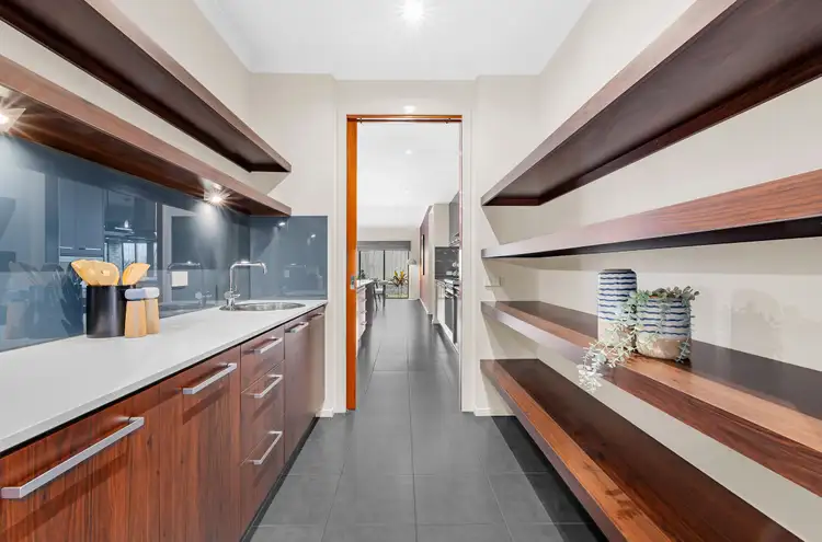 Second view of Homely house listing, 10 Silver Tree Way, Wollert VIC 3750