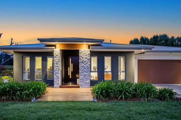 10 Eric Wright Street, Forde ACT 2914