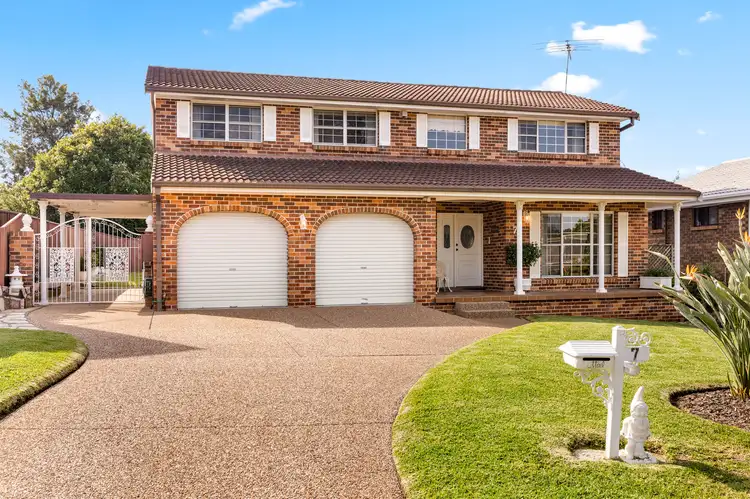 7 Stanley Place, Illawong NSW 2234
