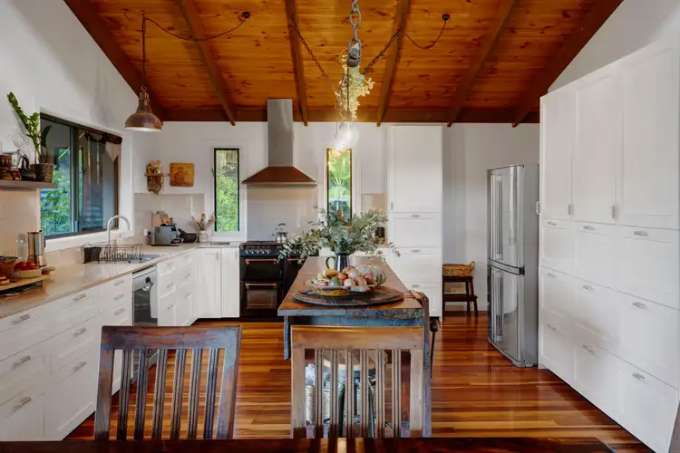 6 Coolamon Court
