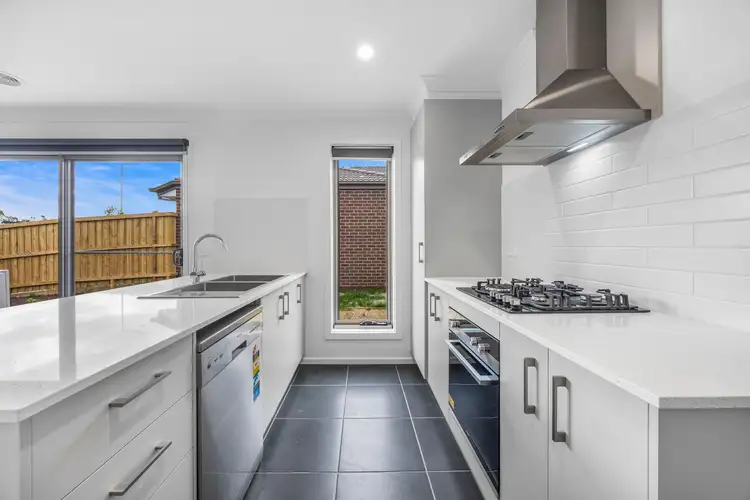 88 Steamboat Avenue, Winter Valley VIC 3358