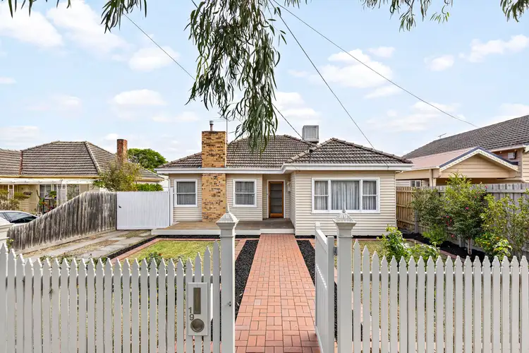 19 Sylvan Grove, Pascoe Vale VIC 3044