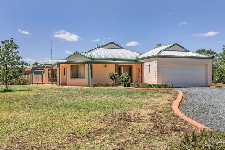 28 Village Drive, Rochester VIC 3561