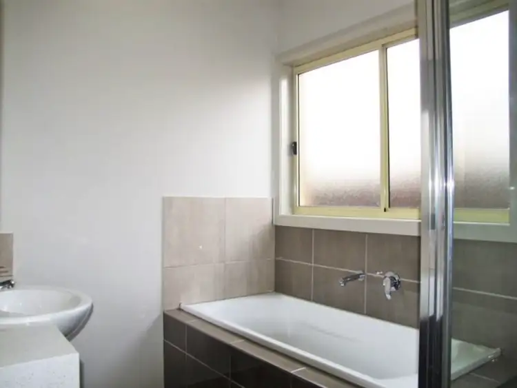 Fifth view of Homely house listing, 2/4 Rosamond Way, Epping VIC 3076