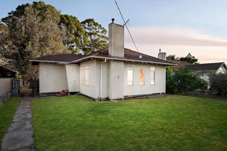 6 Pine Street, Frankston North VIC 3200