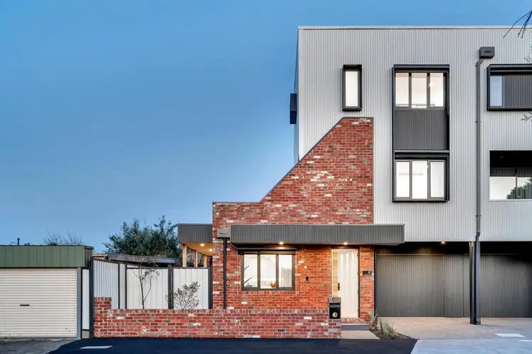 37 Fitzgibbon Avenue