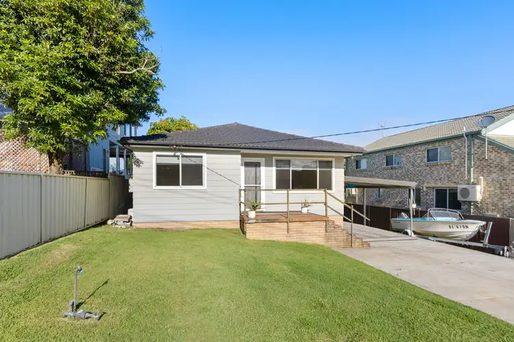 26 Winbin Crescent, Gwandalan NSW 2259