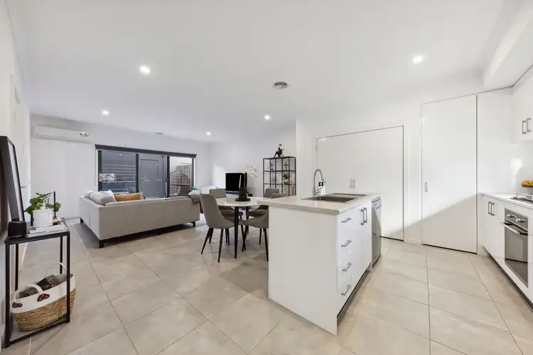 Fifth view of Homely house listing, 10 Slattery Place, Pakenham VIC 3810
