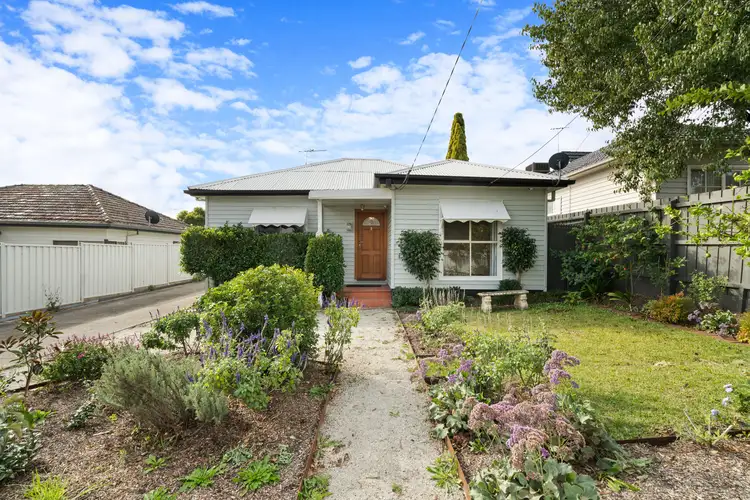 4 Edith Street, Oak Park VIC 3046