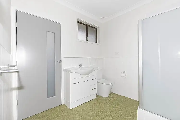 Fourth view of Homely villa listing, 2/33 Cobblers Avenue, Figtree NSW 2525