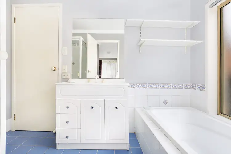 Fourth view of Homely house listing, 5 Glenlee Drive, Horsley NSW 2530