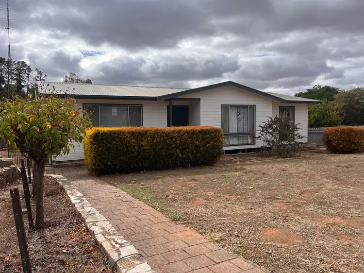 25 Essington Avenue, Clare SA 5453