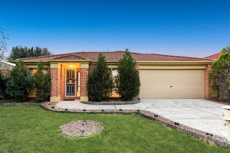 5 Lisburn Way, Berwick VIC 3806