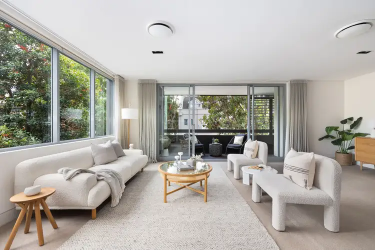 1 Cassins Avenue