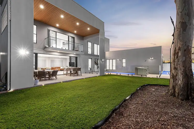 4 Stirling Street, Bridgeman Downs QLD 4035