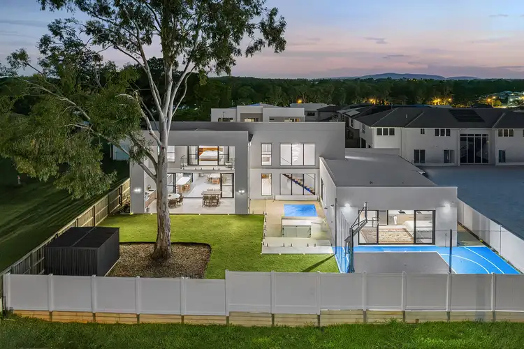4 Stirling Street, Bridgeman Downs QLD 4035