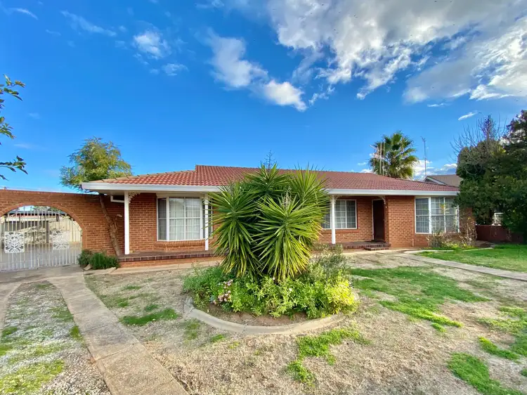 8 Elm Place, Forbes NSW 2871