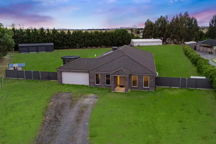 5 Leonie Court, Cardigan Village VIC 3352