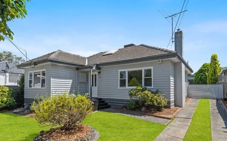 18 Derwent Street, Ringwood North VIC 3134