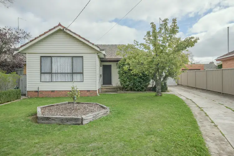 9a Oak Street, Wendouree VIC 3355
