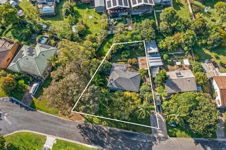 22 Crescent Street East