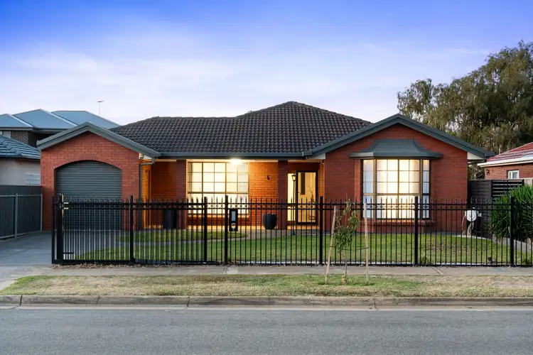5 Agnes Street