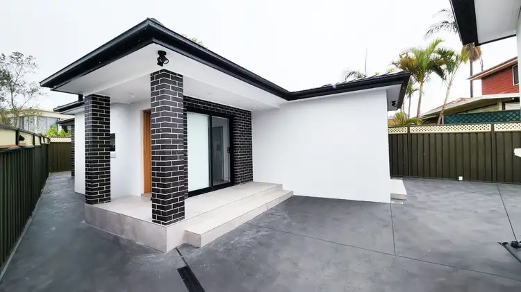 1/3 Lockwood Avenue, Greenacre NSW 2190