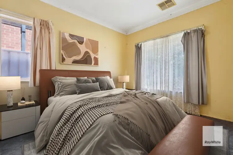 Fourth view of Homely house listing, 5 Betchworth Close, Caroline Springs VIC 3023