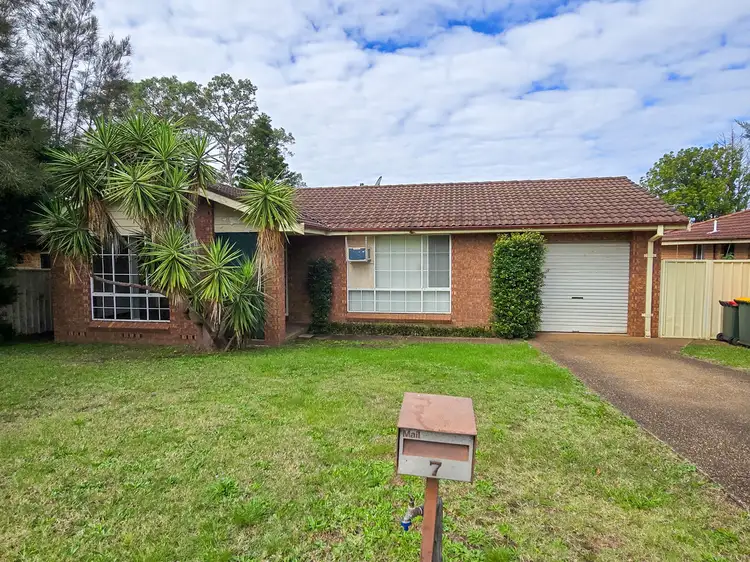 7 Karrabul Road, St Helens Park NSW 2560