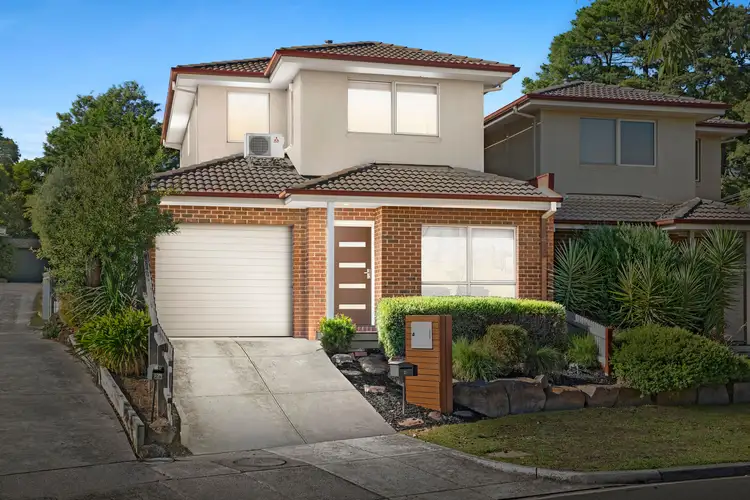 2C Zina Grove, Mooroolbark VIC 3138