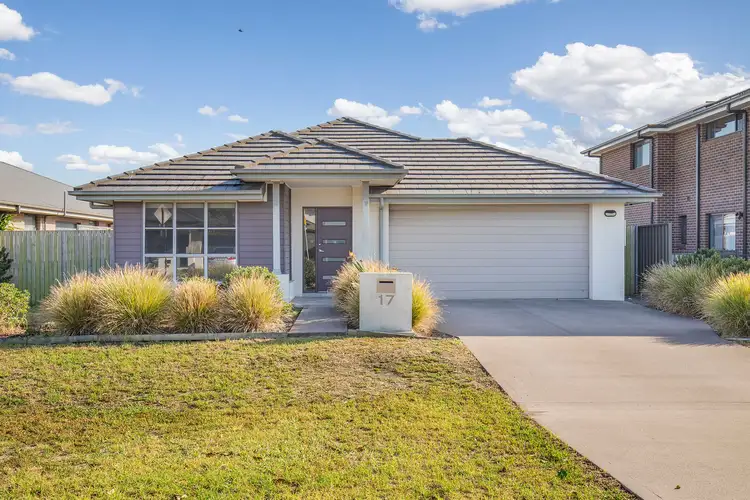 17 Rosemary Street, Fern Bay NSW 2295