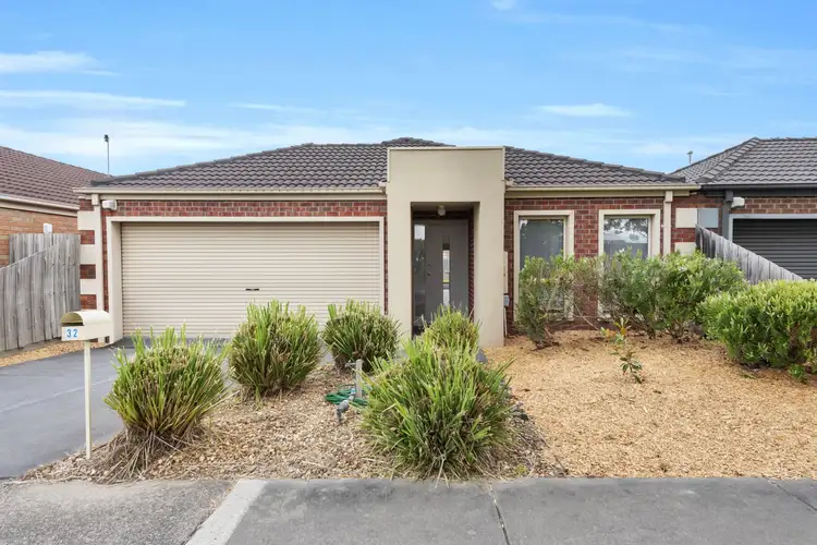32 Sandalwood Drive, Pakenham VIC 3810