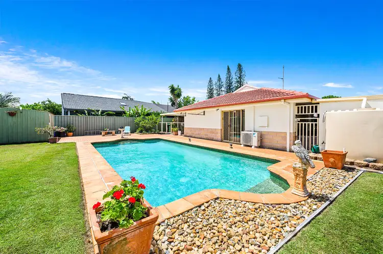 1 Mayra Court, Mermaid Waters QLD 4218
