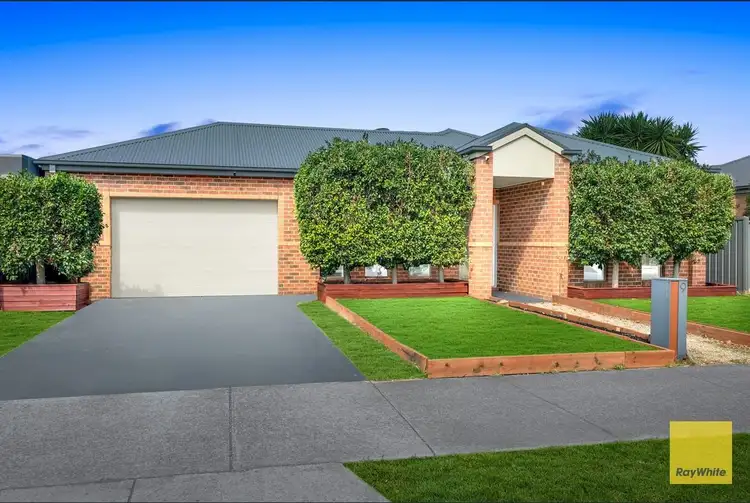 9 Heysen Parkway, Caroline Springs VIC 3023