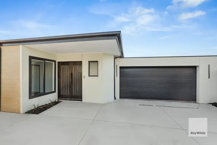 2/57 Manchester Drive, Sydenham VIC 3037