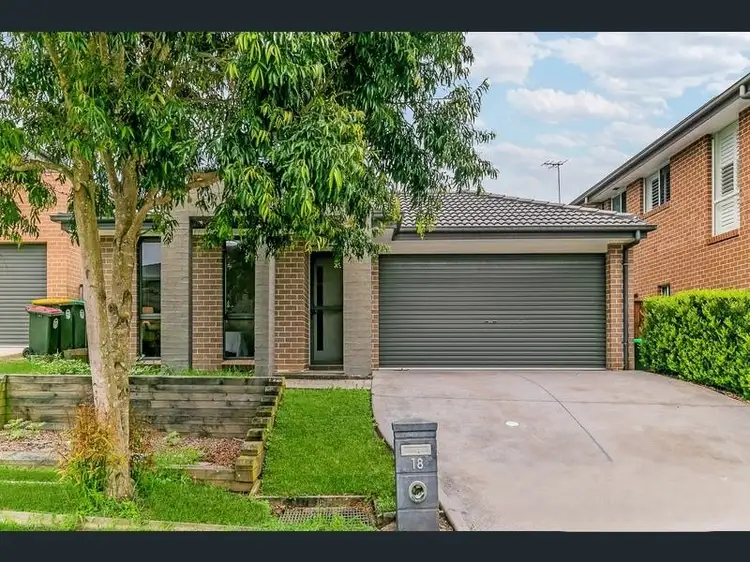 18 Halloway Boulevard