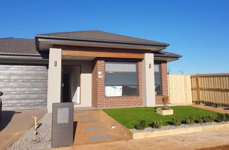75 Wingfield Drive, Thornhill Park VIC 3335