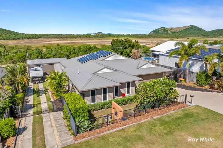 7 Peninsula Place, Rosslyn QLD 4703