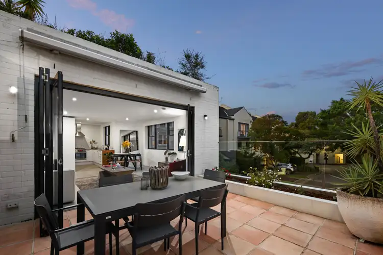 12A Lombard Close