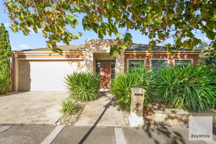 7 Rowlandson Place, Taylors Lakes VIC 3038