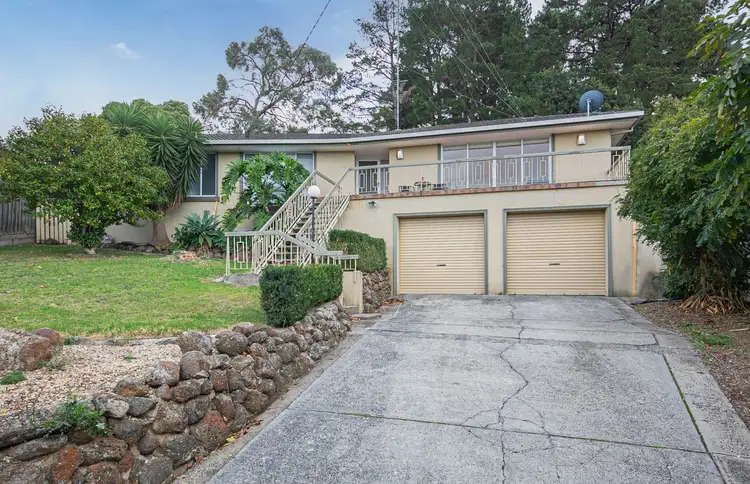 16 Queens Court, Berwick VIC 3806