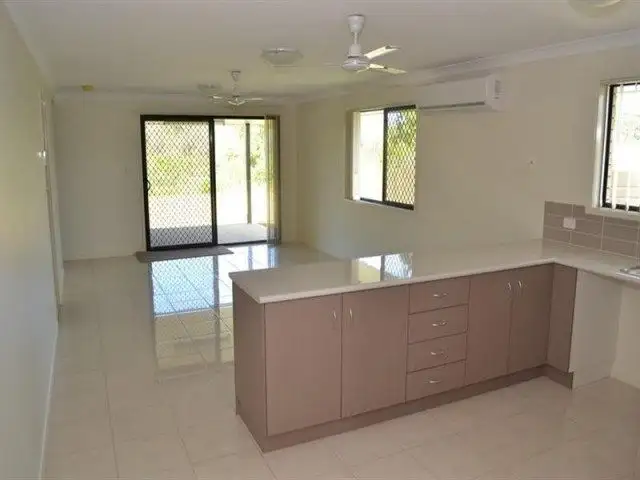 2/103 Bottlebrush Drive, Lammermoor QLD 4703
